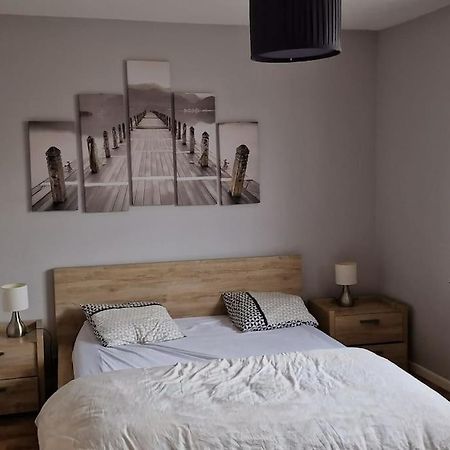 Refuge Urbain Chic Avec Balcon Apartment Saint-Lo Exterior photo